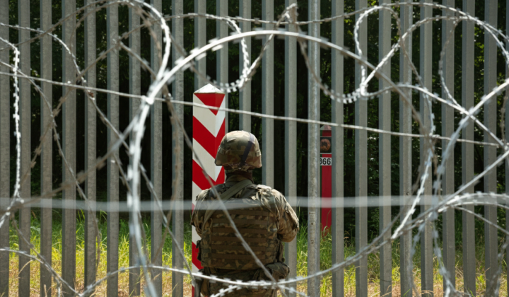 Poland bans stay on the border