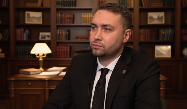 Portrait of Budanov and Ukrainian flag