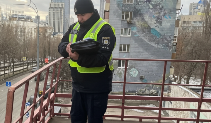 Киянін викинувся з вікна житлового будинку