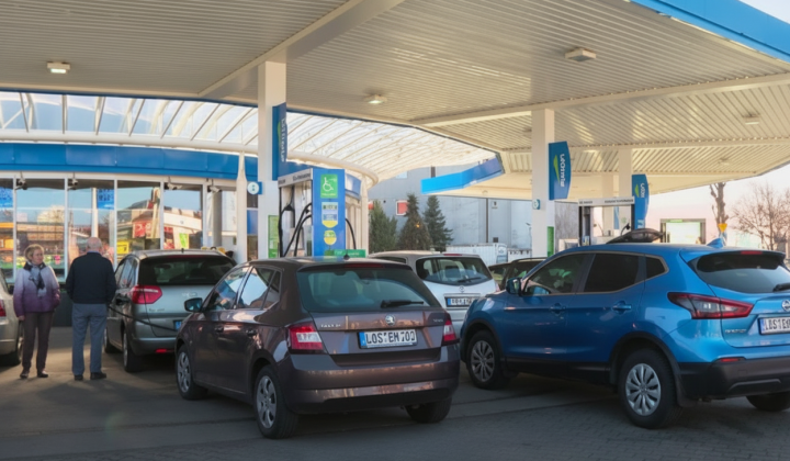 German drivers refueling in Poland