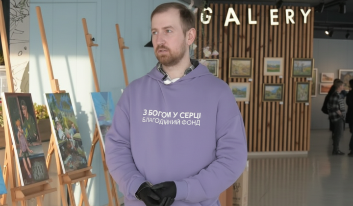 Veteran without hands paints pictures: exhibition for children