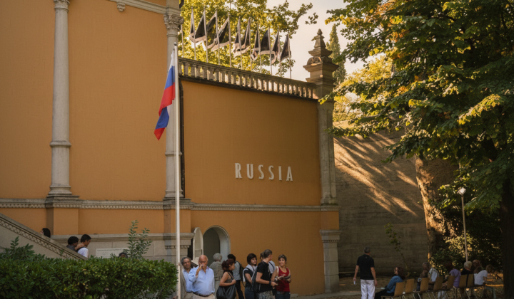 Єврокомісія загрожує Венеційській бієнале фінансовими санкціями через Росію