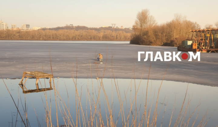 Опасные случаи во время ледяной крепости в Киеве