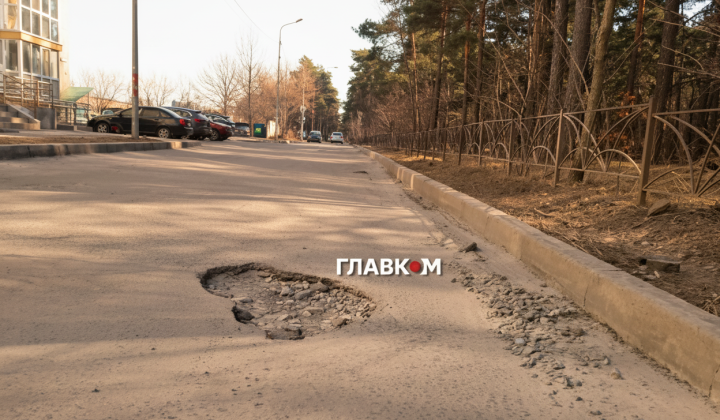 Repairing Ukrainian roads after winter