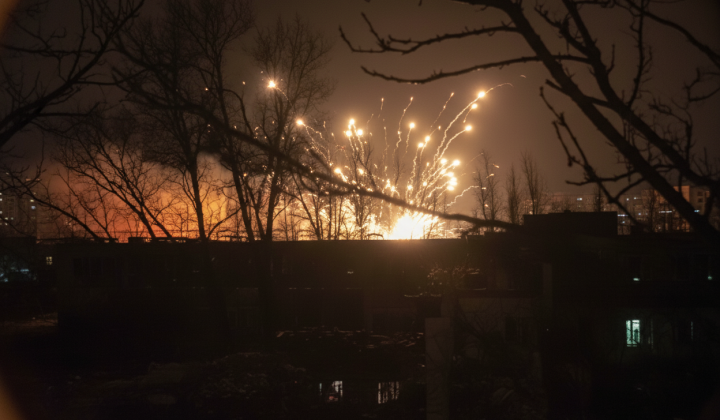 Вибухи на складі боєприпасів у Довжанську