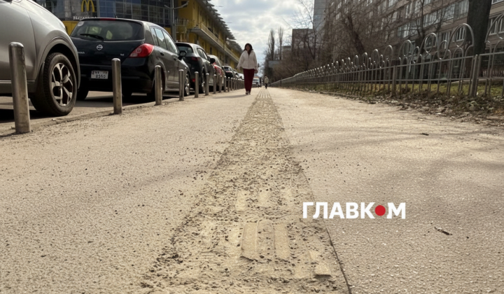 Broken tactile tile on Obolon