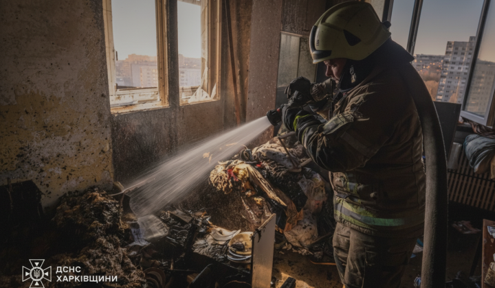 Пожежа у харківській багатоповерхівці: жінка вистрибнула з вікна