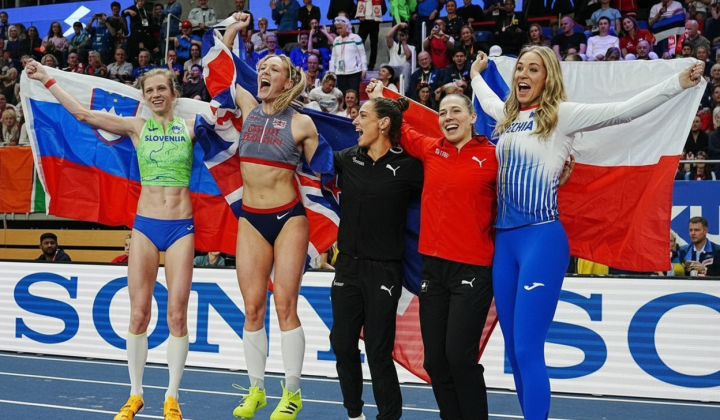 Спортсменки на підіумі з медалями ЧС