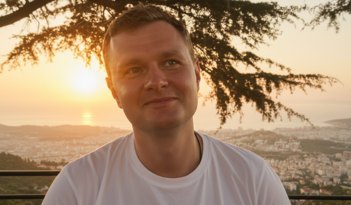 Portrait of Oleksiy Kavitsky with business background