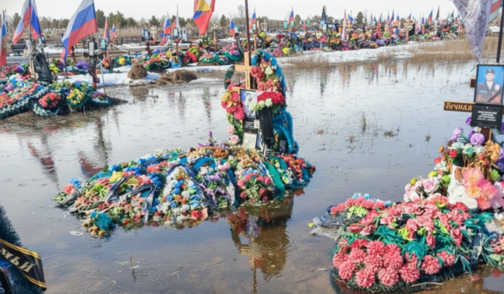 Затоплена алея поховань військових в Троїцьку