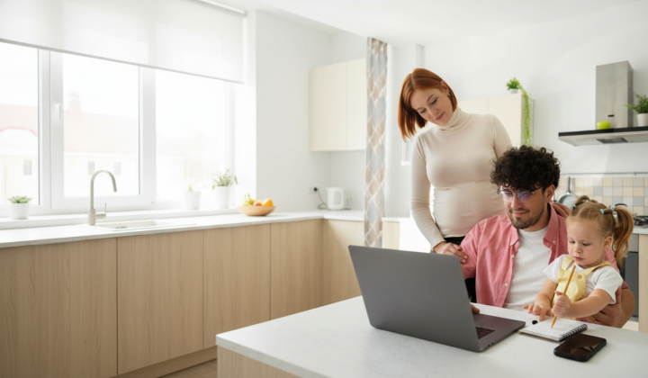 Family choosing between benefits and subsidy