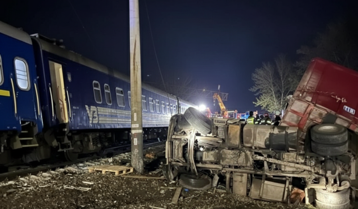 ДТП вантажівки з потягом у Харківській області