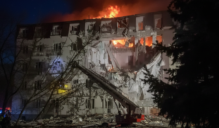 Після обстрілу: поранені та люди під завалами