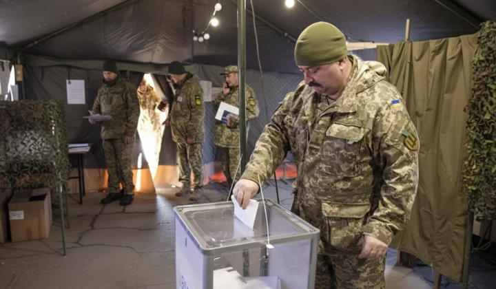 Soldiers vote during post-elections