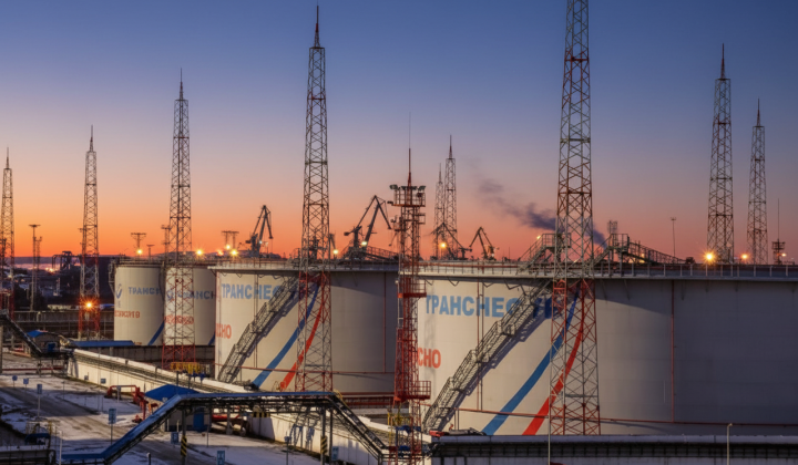 Бюджет РФ у глибокій кризі: нафтогазові доходи впали вдвічі, а дефіцит перевищив річний план