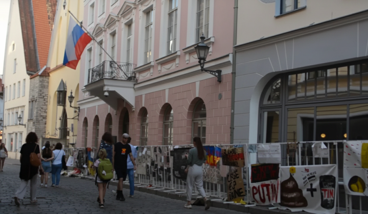 Ukrainian Ambassador in Estonia with activists