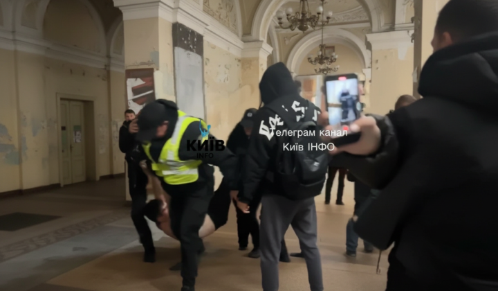 Затримання порушника військового обліку у метро
