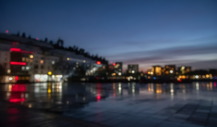 Attack on Dnipro: building on fire and woman wounded