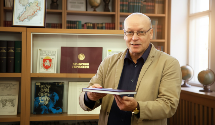 Директору музею в Криму оголосили підозру: він викрав тисячі експонатів з Херсона