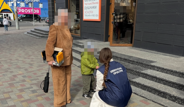 Затримана жінка, що продавала сина