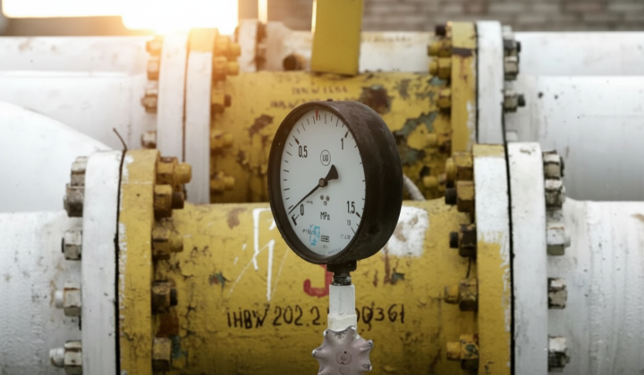 Hungary paying for oil to Russia