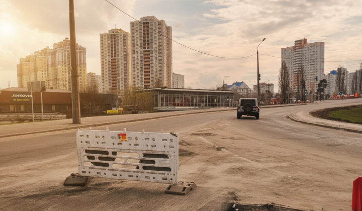 Посвітлене фото мосту Чернігівська в Києві