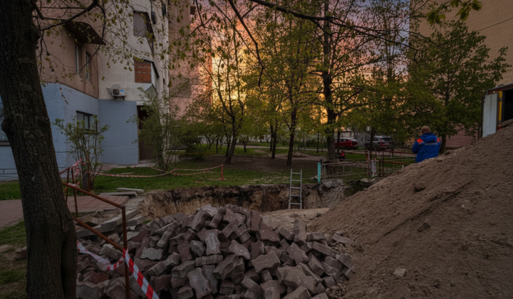 Девушка в яме возле Киева