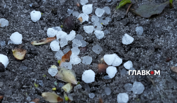 Потужна негода накрила Київ: злива, гроза, град
