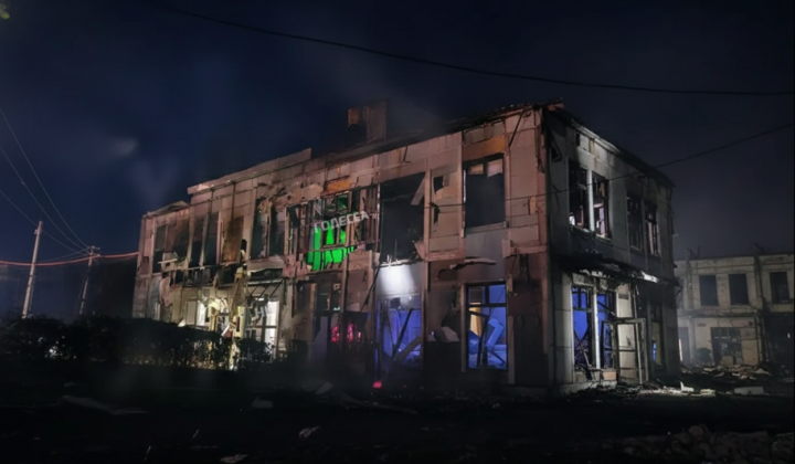 Нічна атака на Одесу: безпілотники влучають у будинки