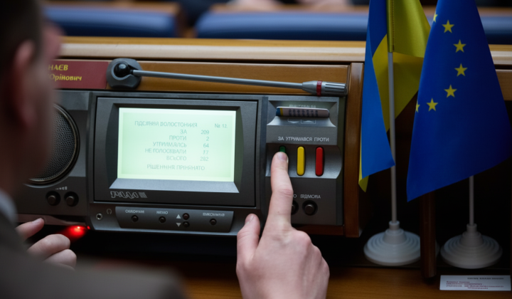 Група депутатів Верховної Ради голосує