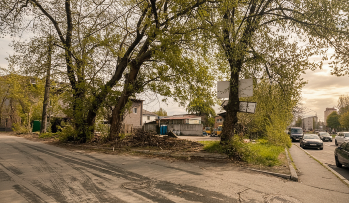 Знесений незаконний паркан на Оболоні