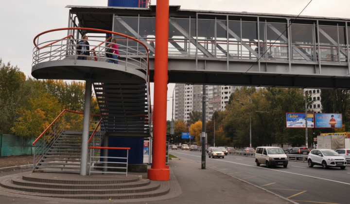 Ограничение движения надземными переходами в Киеве