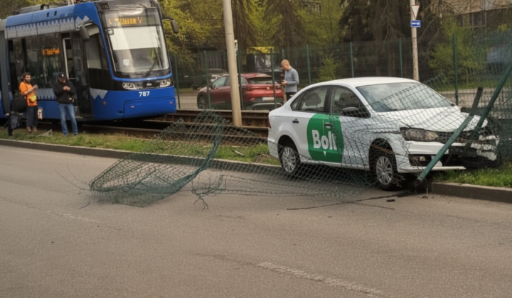 Bolt Car Блокирует Высокоскоростной Трамвай Киева: Маршруты № 1 и № 3 Остановлены