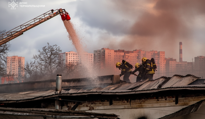 Ликвидация пожара в Тернополе после атаки БПЛА