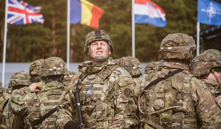 Російський літак біля НАТО-лави