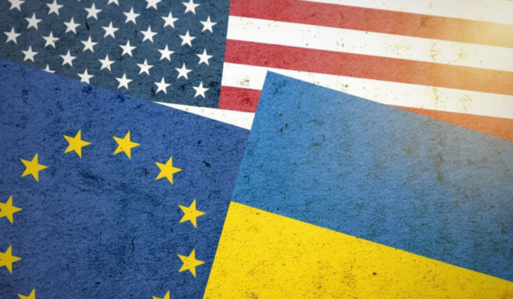 Ракети на фоні прапору України