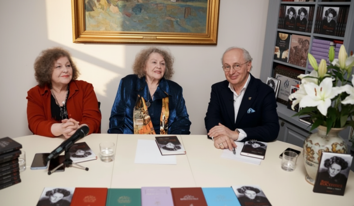 Обкладинка нової книги Ліни Костенко