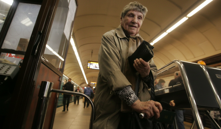 Pensioners receive free transportation in May