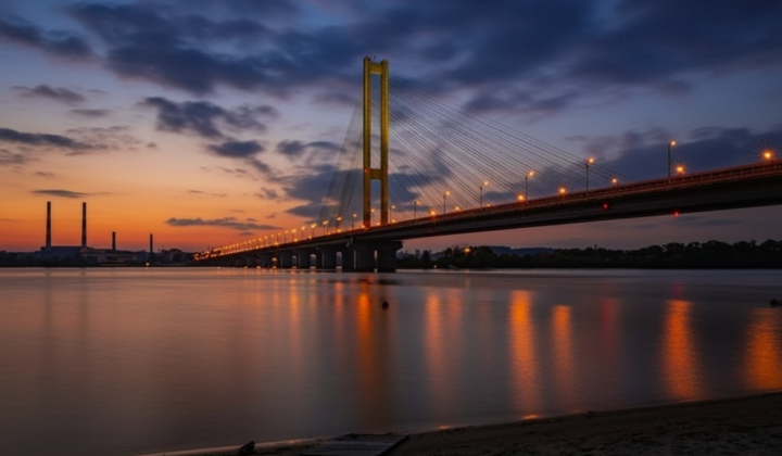 Suspect Posadovec Kyivavtoshlyakhmist in front of bridge