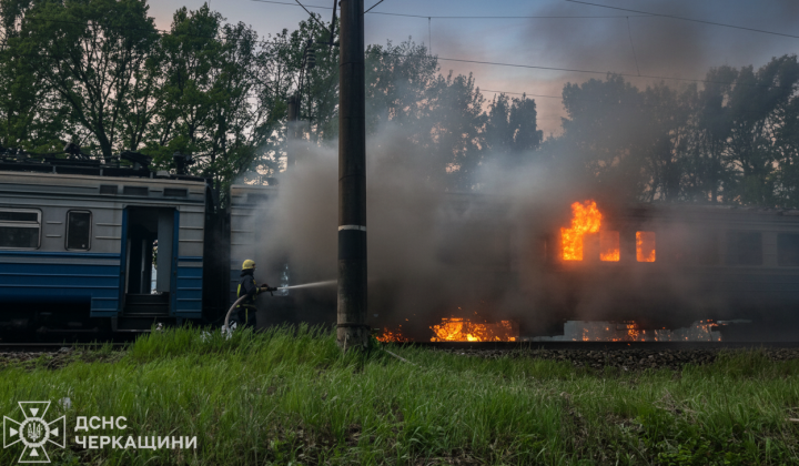 Электрический поезд загорелся в Черкассах, пассажиров эвакуировали
