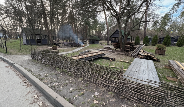 Парк Партизанська слава від незаконних споруд