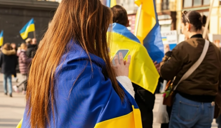 Ukrainian woman shows family expenses in Germany