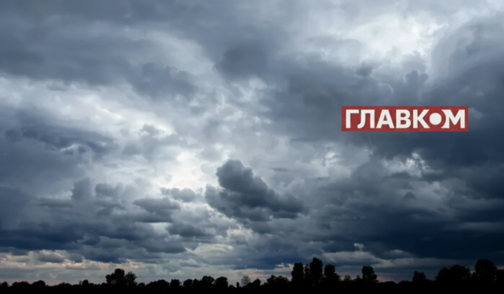 Небо перед грозою в Україні