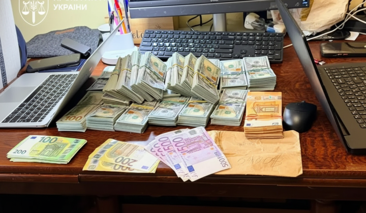 Обыски у высокопоставленных сотрудников Национальной полиции: изъято 22 млн грн и элитные автомобили