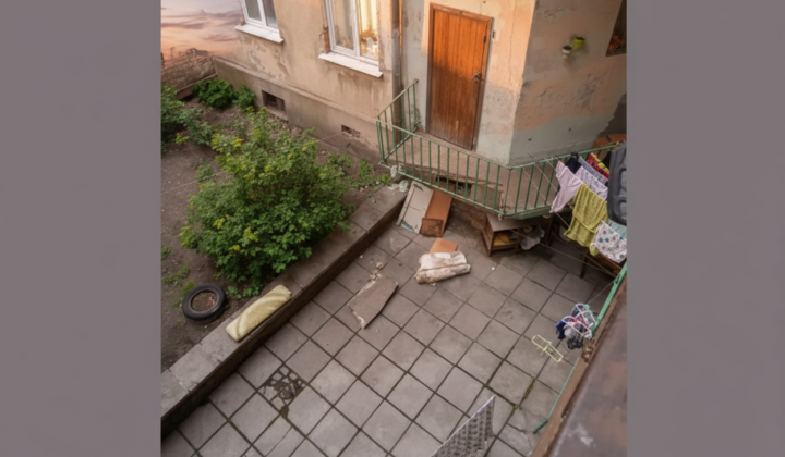 Женщина пострадала от обломков балкона во Львове