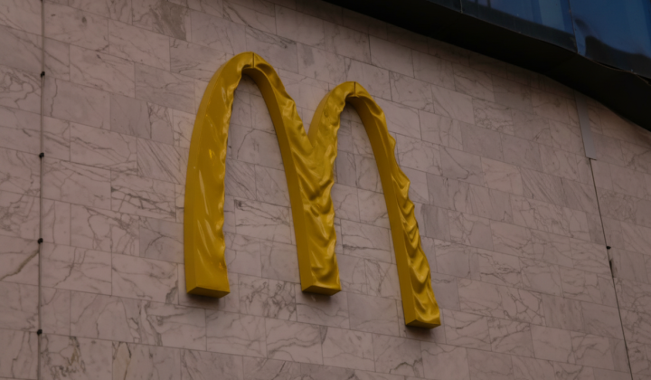Перший у Києві McDonald's пошкоджений у результаті російського удару