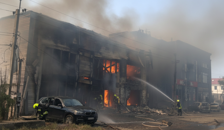 Російські дрони атакували Одесу: пошкоджено Нову пошту та магазин