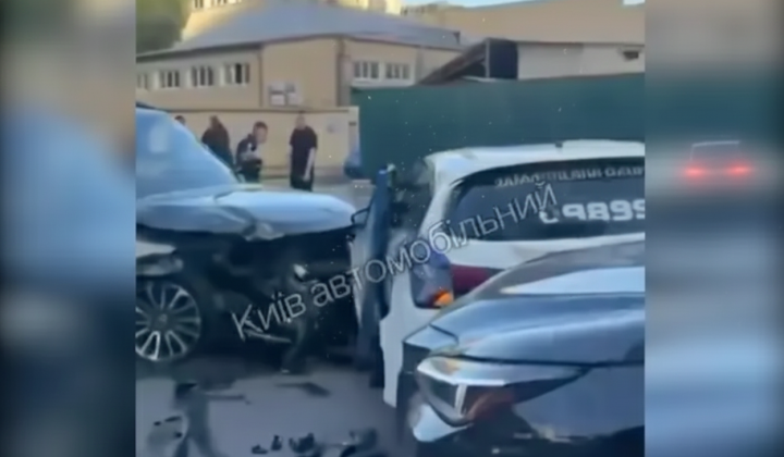 Автомобиль полиции в ДТП в Киеве