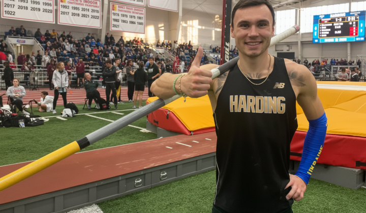 Ukrainian pole vaulter breaks NCAA record