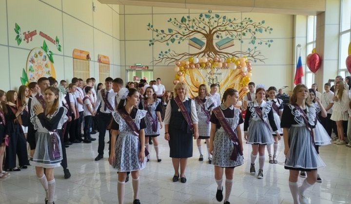 Выпускники учатся стрелять с дрона